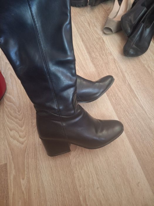 Червени  лачени боти