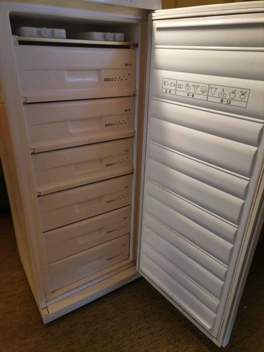 Вертикален фризер