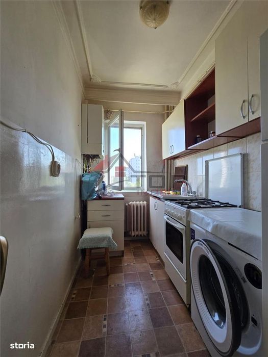 Mircea cel Batran , 2 camere decomandat, etaj intermediar, liber