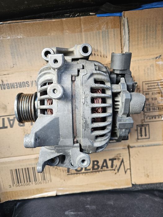 Генератор Алтернатор Mercedes  Sprinter Vito