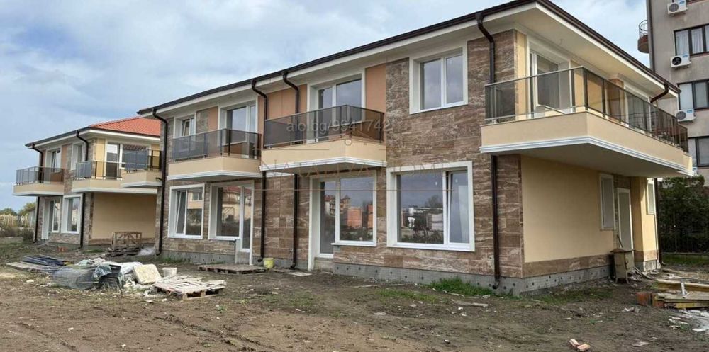 Предлагаме еднофамилни къщи в град Поморие