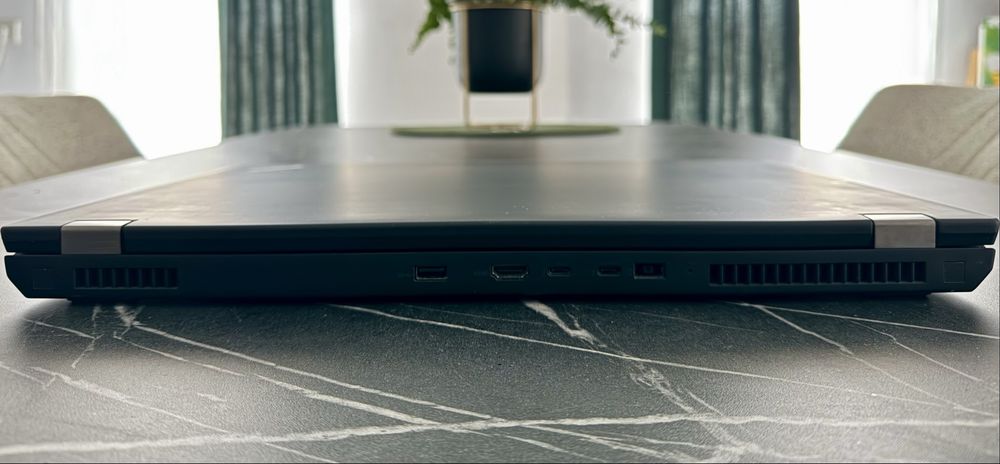 Lenovo ThinkPad P73 | i7-9850H | 64GB RAM | Quadro RTX 3000 6GB | SSD + HDD | Stare excelentă