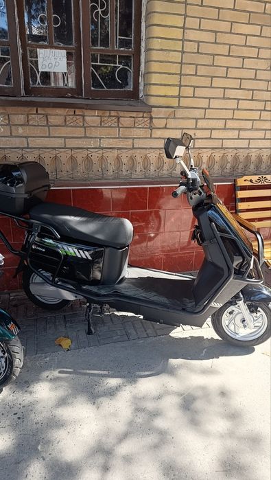 Электронный скутер сотилади