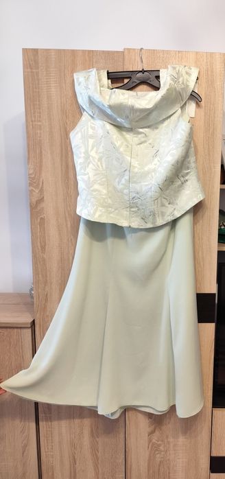 Vind rochii de ocazie!