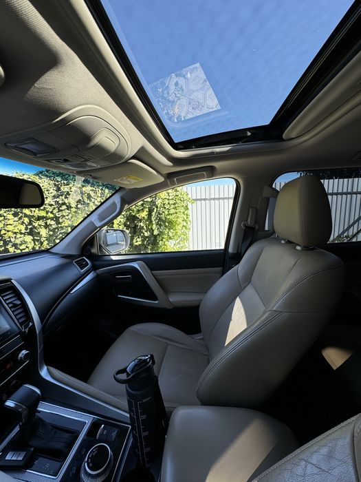 Продам машину Montero Sport