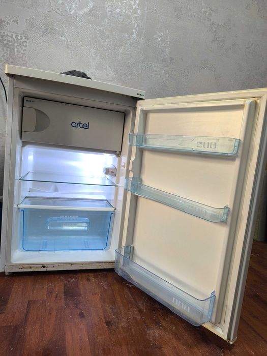 Artel model HS-137 RN, 105 l