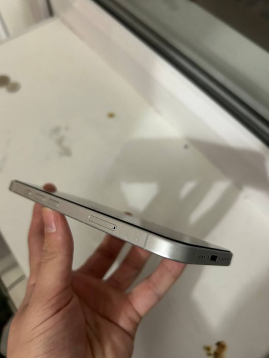 Продам iphone 16 белый