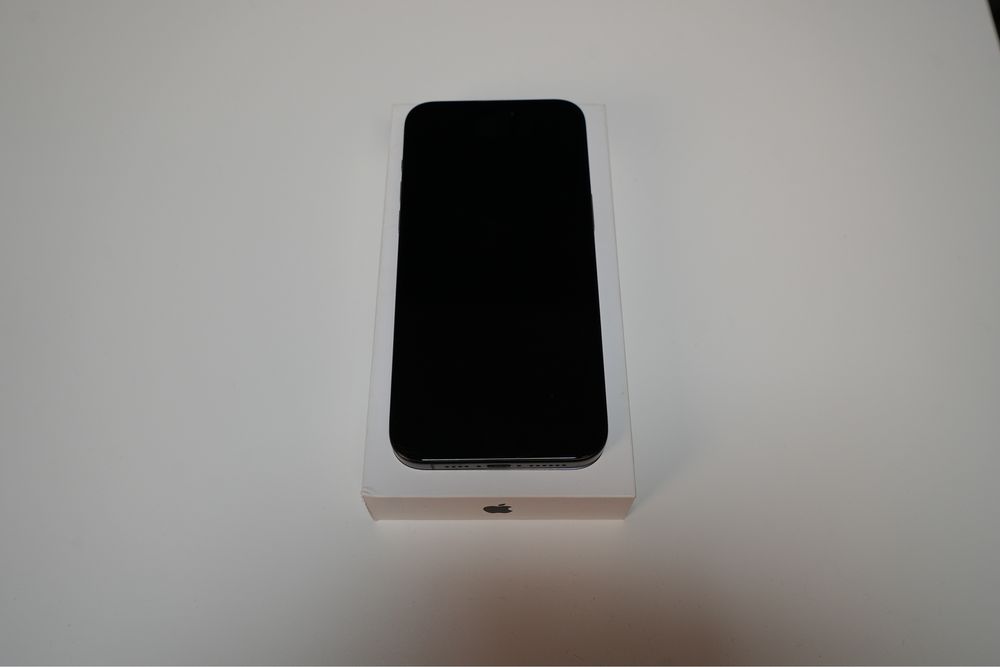 Apple iPhone 15 Pro Max, 256 GB, 5G, titan negru in stare excelenta