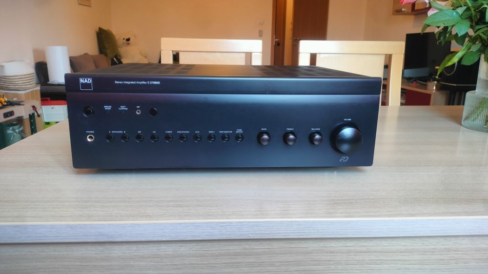 NAD C375BEE интегриран усилвател + DAC 2 / аудиофилски усилвател