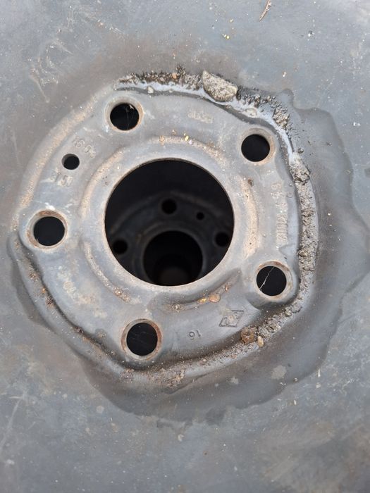 Vand 4 jante R 16  renault bune fara defecte