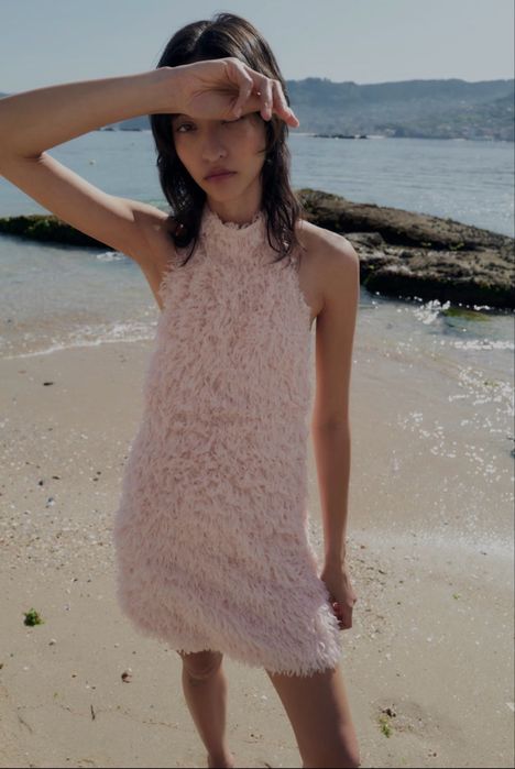 Розова рокля с пера Зара