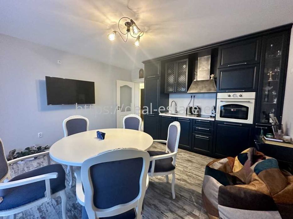 Продава се Тристаен апартамент в Благоевград, Широк център - 76 кв.м за 1890 €/кв.м - Снимка #2