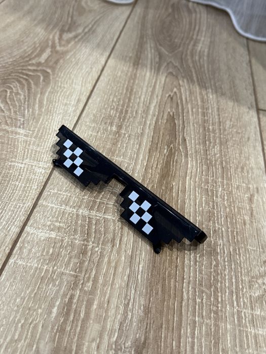 очки в стиле майнкрафта и кошелек для карт