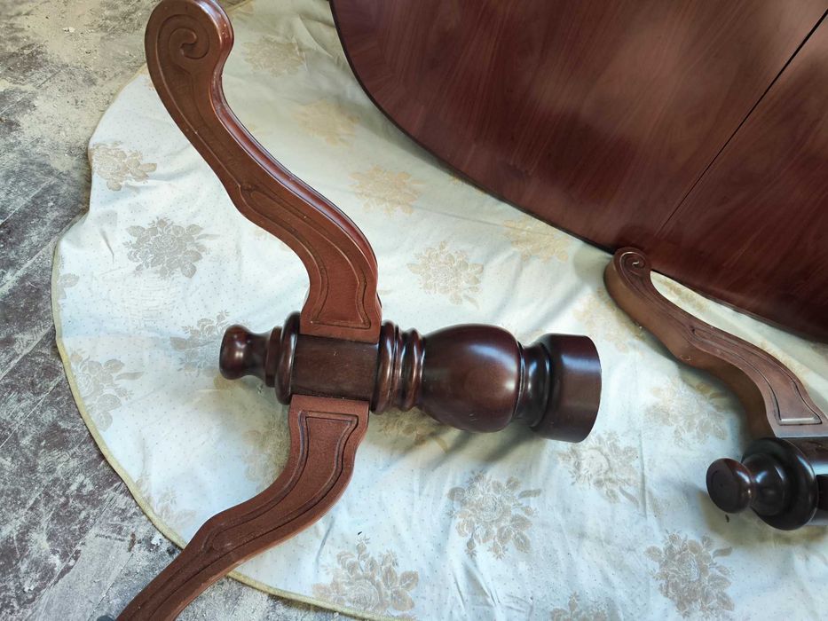 Маса със седем стола (антикварни)