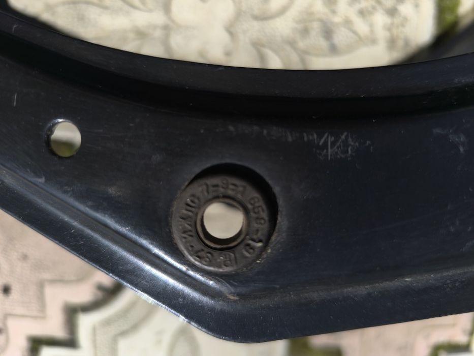 Заднее крыло на Иж новое.