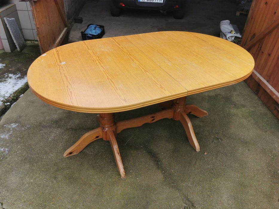 Продавам трапезни маси