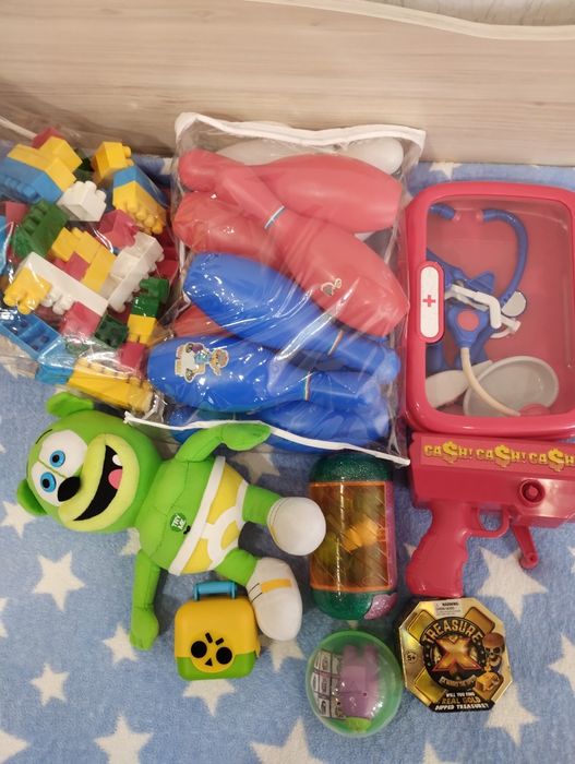 Кашон с  много играчки