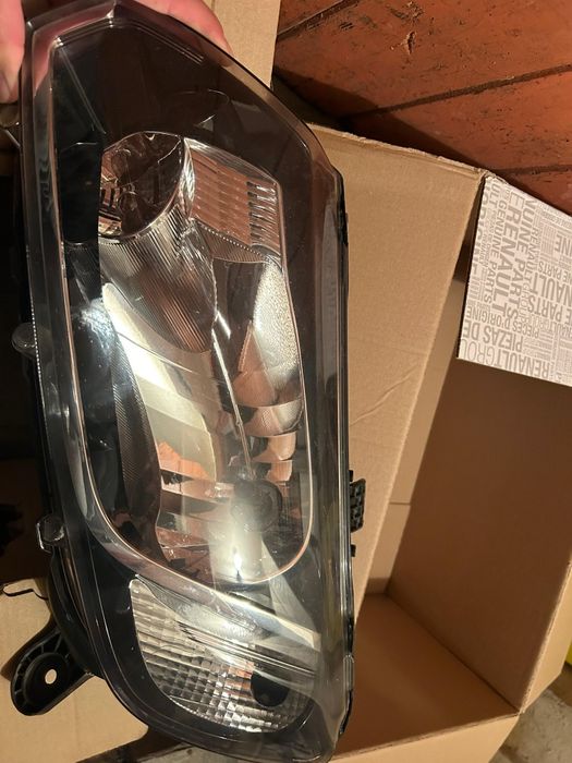 Комплект Фарове Дачия Логан модел 2017