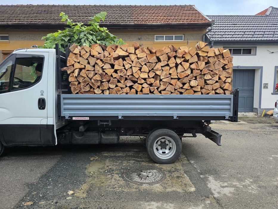 Ofertă! S.C.vinde lemn de foc tăiat si spart 350 lei/ metrul ster