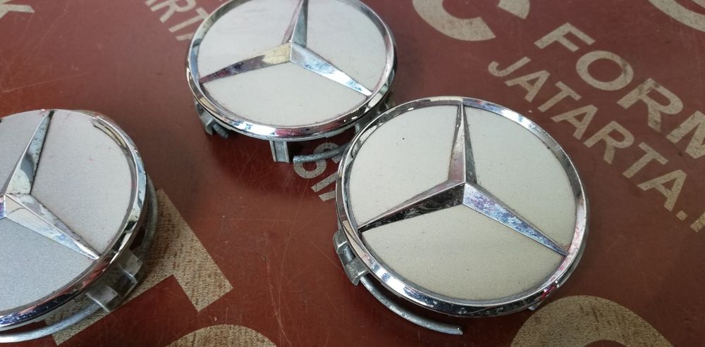 4 броя капачки с емблеми за джанти Mercedes