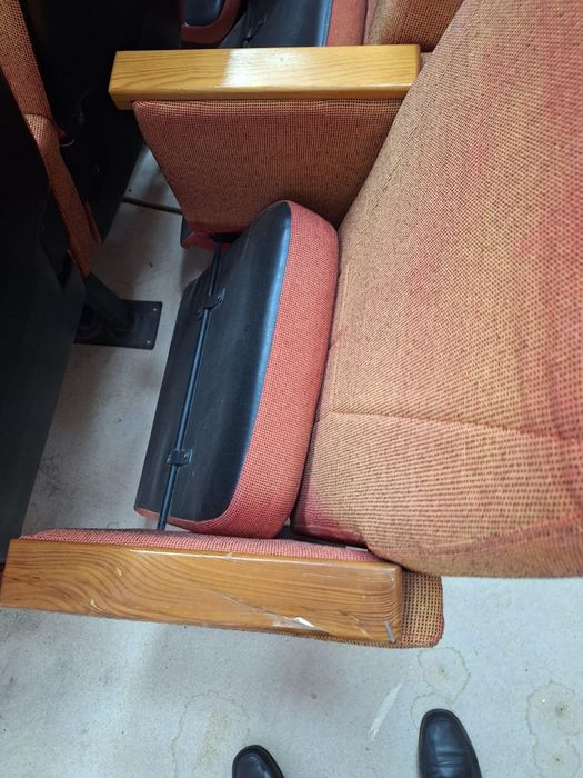 Продам театральные кресла б.у.