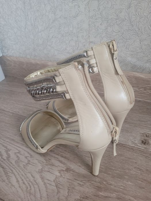 Босоножки женские