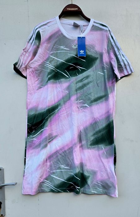 Adidas оригинална дамска рокля нова Л размер