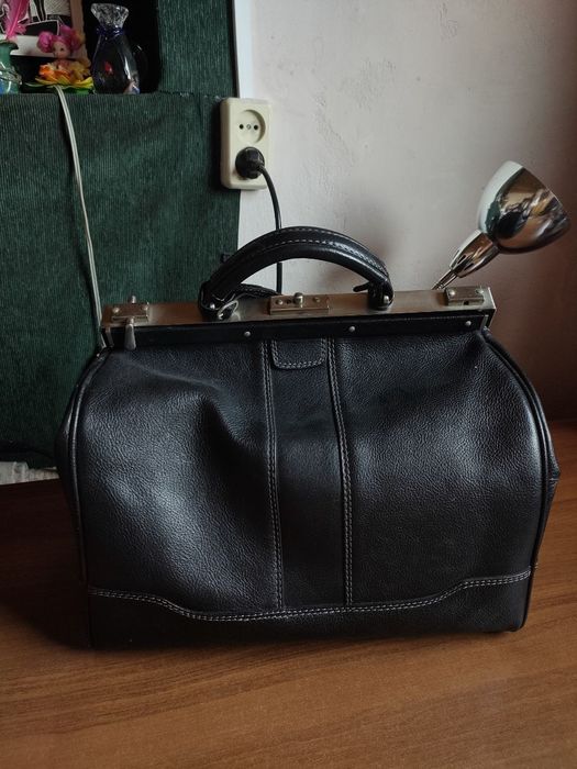 Вместительные сумки, кожа