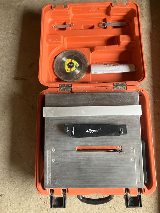 Masina taiat gresie cu apa