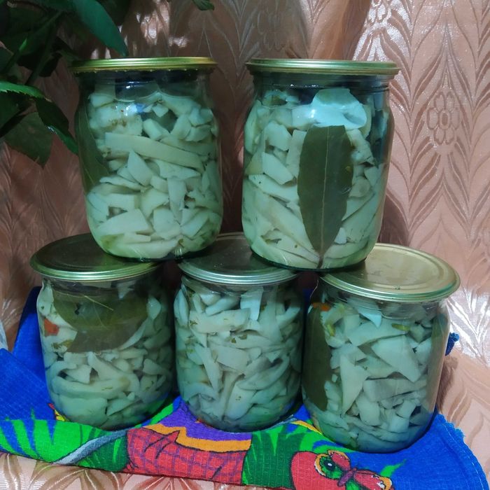 Грибы маринованные