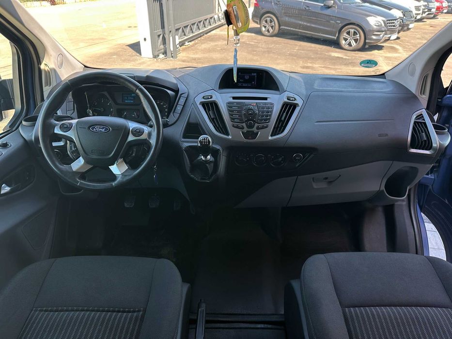 Ford Transit Custom 2,2 tdci 2015 8+1 locuri accept variante !