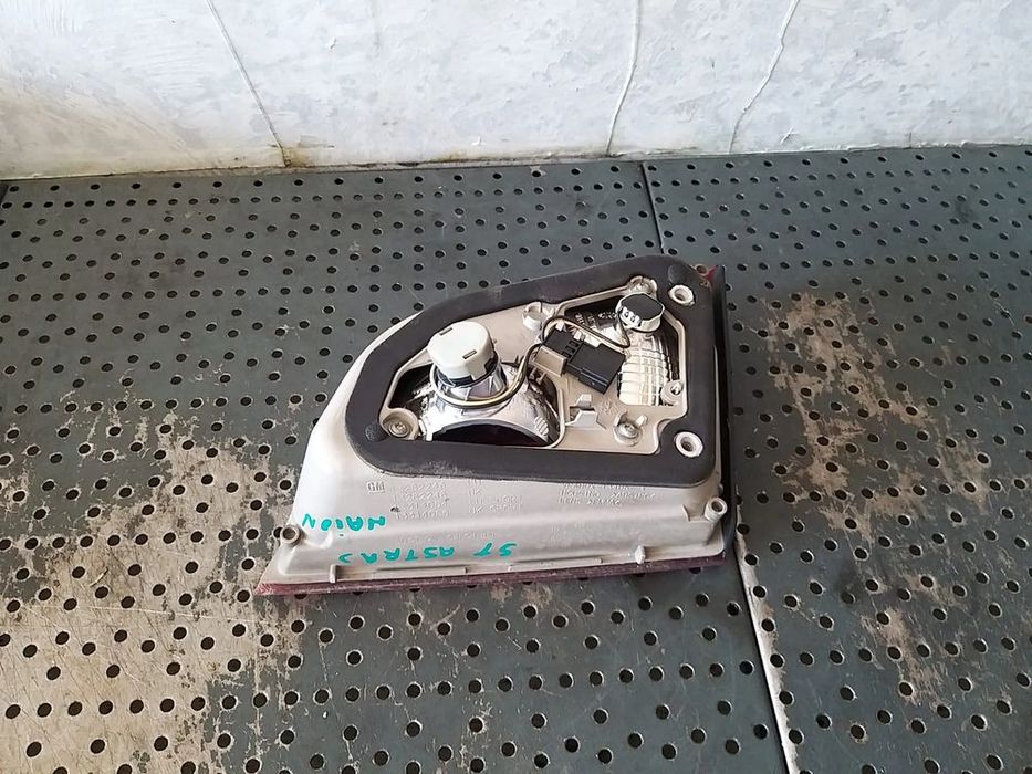 Stop tripla lampa stanga haion opel astra j 13282246