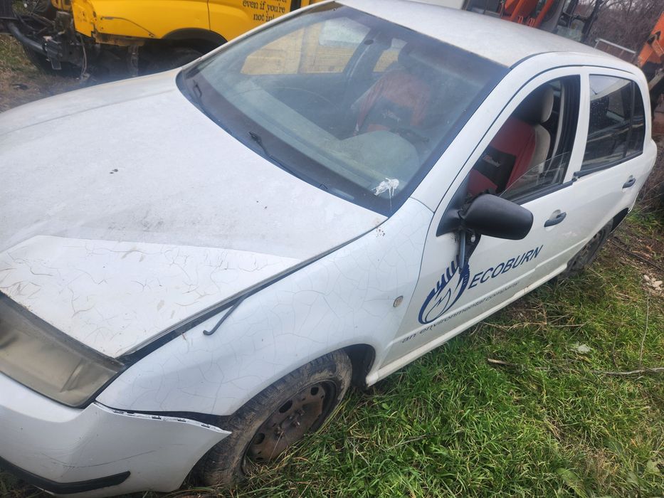 Faruri. Bara. Capotă Skoda Fabia
