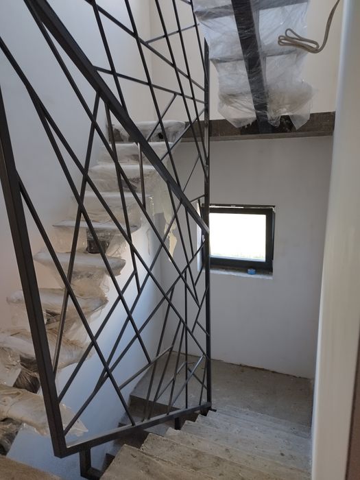 Se vinde casa la rosu