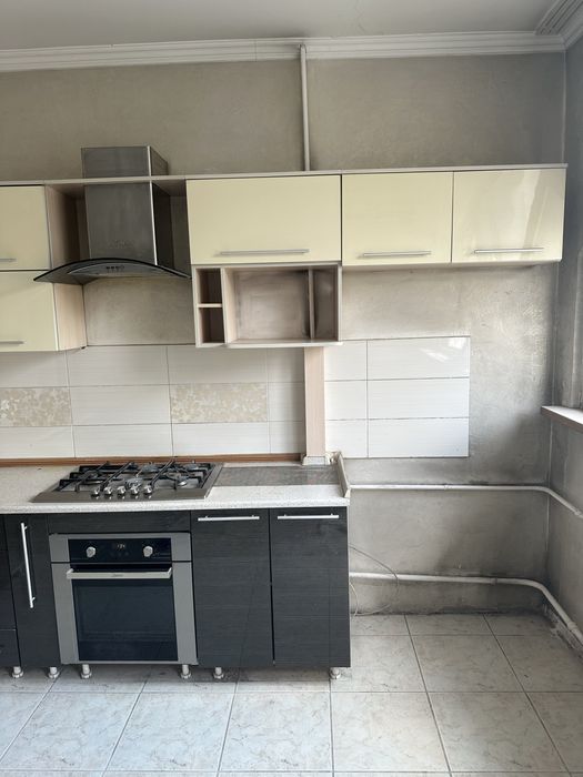 Продам кухню угловую