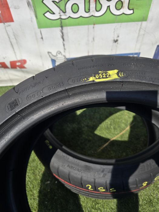 255 35 19 michelin