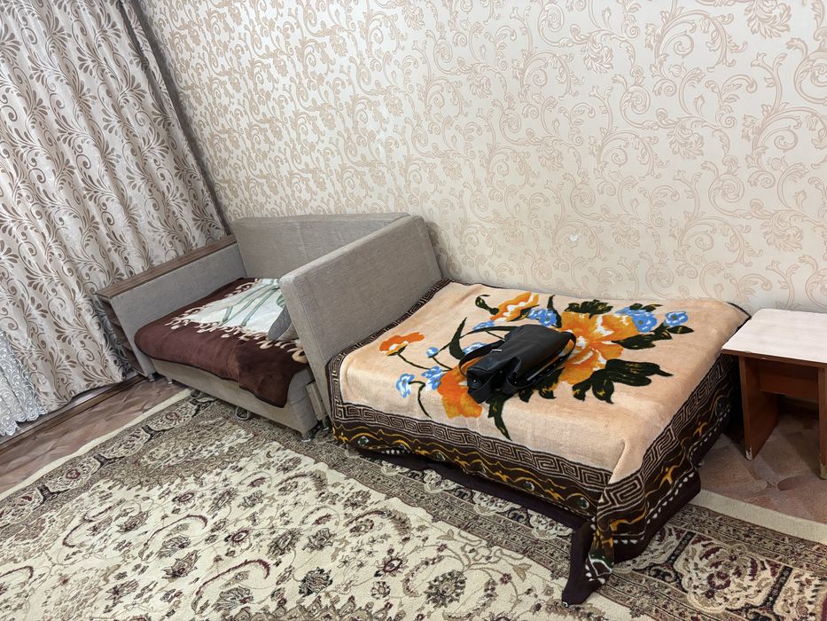 Отдам даром два дивана и стол