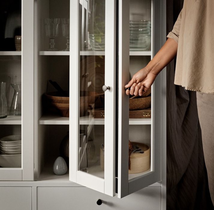 Bufet - Cabinet - Dulap cu usi de sticle pliante (Ikea Adanas)