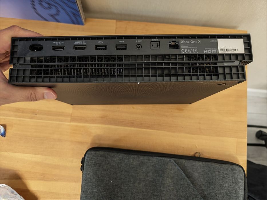Продам Xbox One X