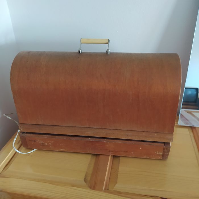 Продавам стар акордеон