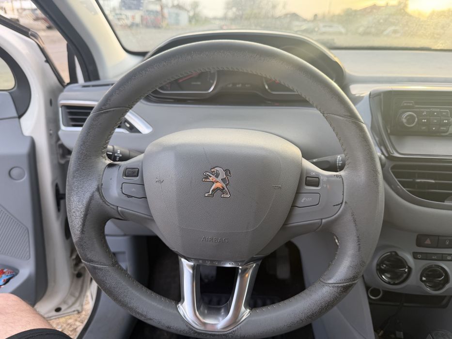 Пежо 208 1.3 82 кс бензин 2012г на части