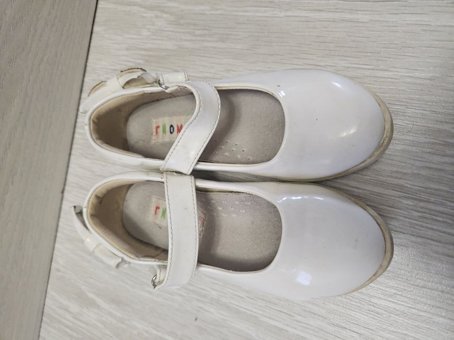 Продам туфли для девочек