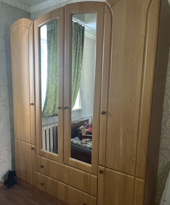Продам шифоньер 4-х дверный за 30000