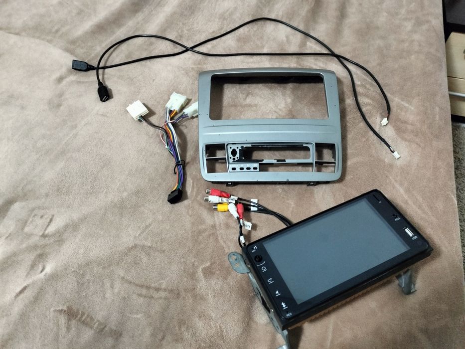 Продам магнитолу. Рамка на альфарда