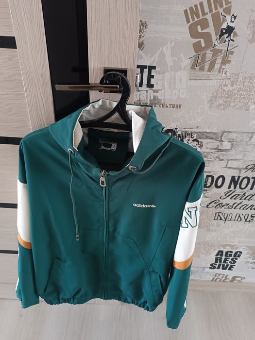 Продам куртки для подростка