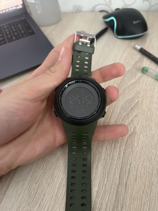 Часы кварцевыеее