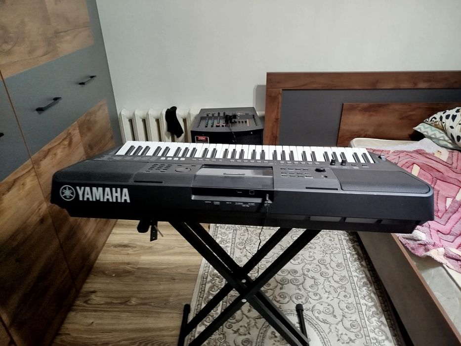 YAMAHA PSR-E463 новая
