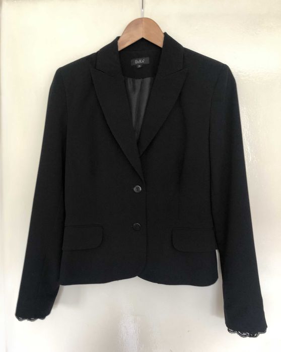 Елегантно черно сако DIKA