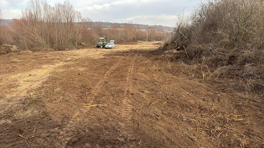 Услуги с Булдозер,Комбиниран багер и Мулчер.