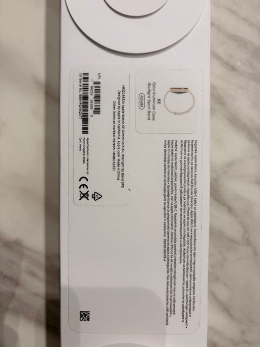 Apple Watch SE 40MM - Gold Aluminum Case Starlight Sport Band